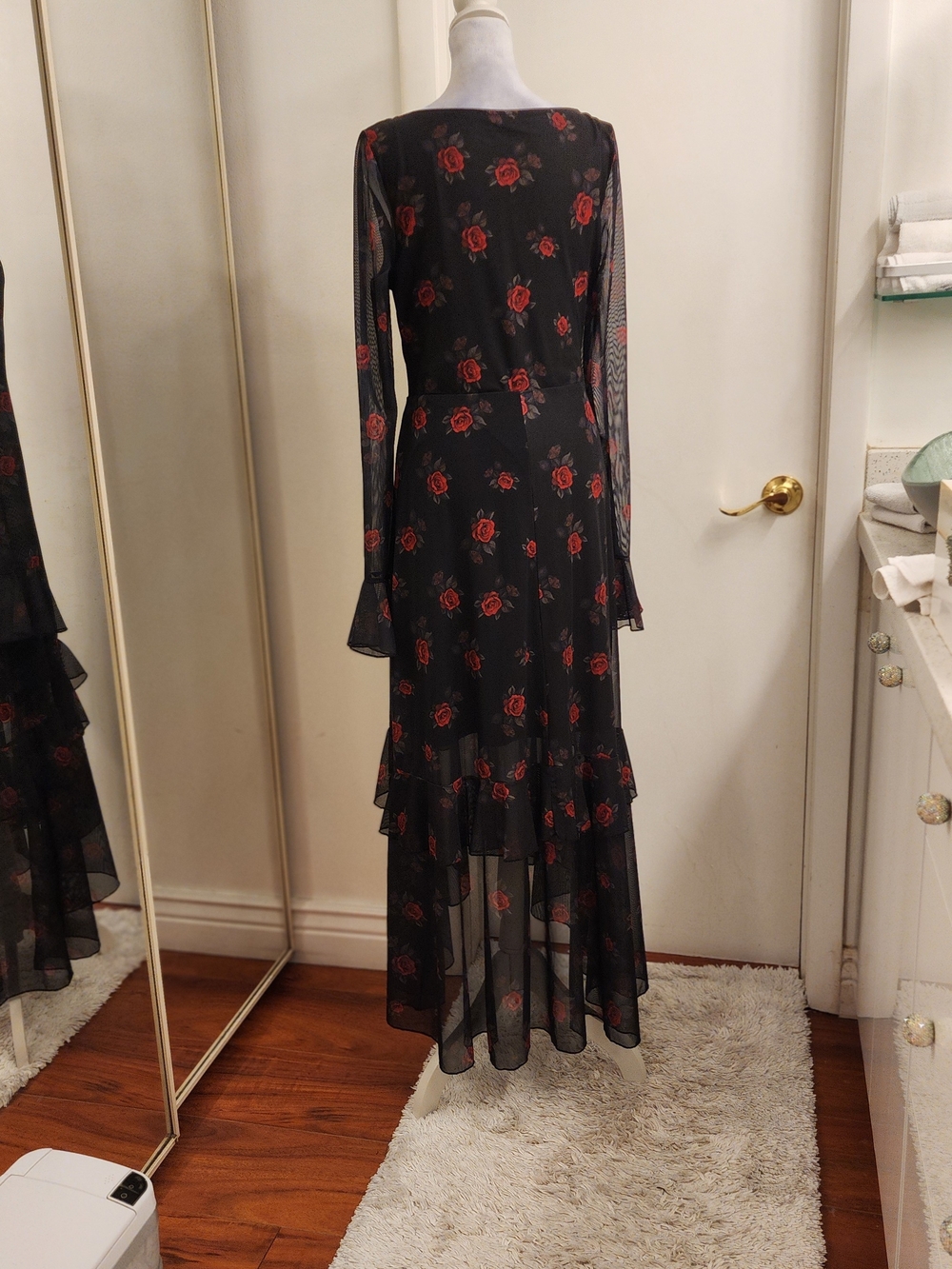 Elegant Black High-Low Maxi Dress with Red Rose Print - Picture 2 of 11